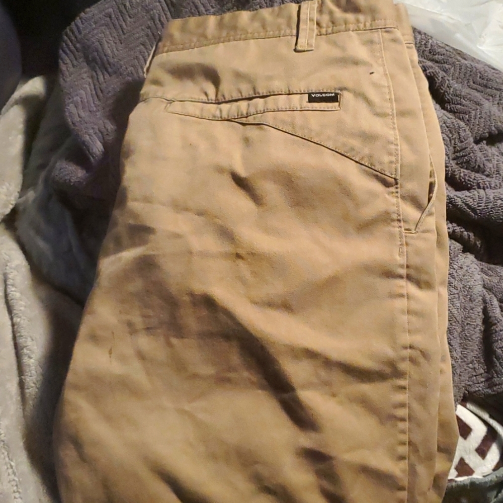 Volcom khaki shorts